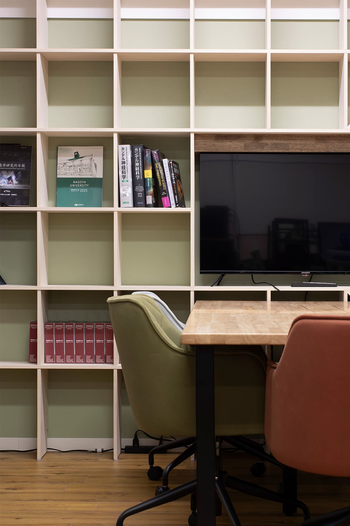 名古屋大学環境医学研究所の本棚 - Shelf 壁一面の本棚 奥行350mm - マルゲリータお客様事例