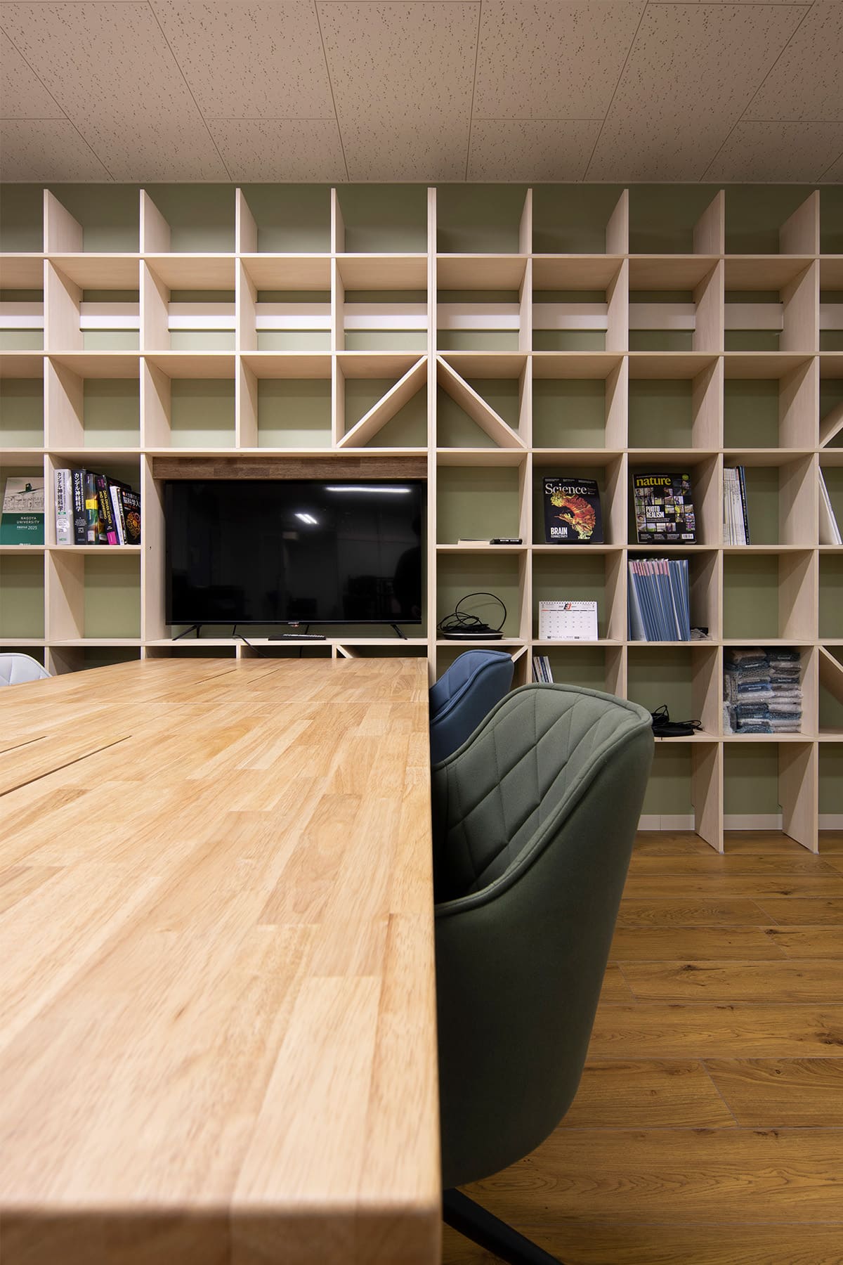 名古屋大学環境医学研究所の本棚 - Shelf 壁一面の本棚 奥行350mm - マルゲリータお客様事例