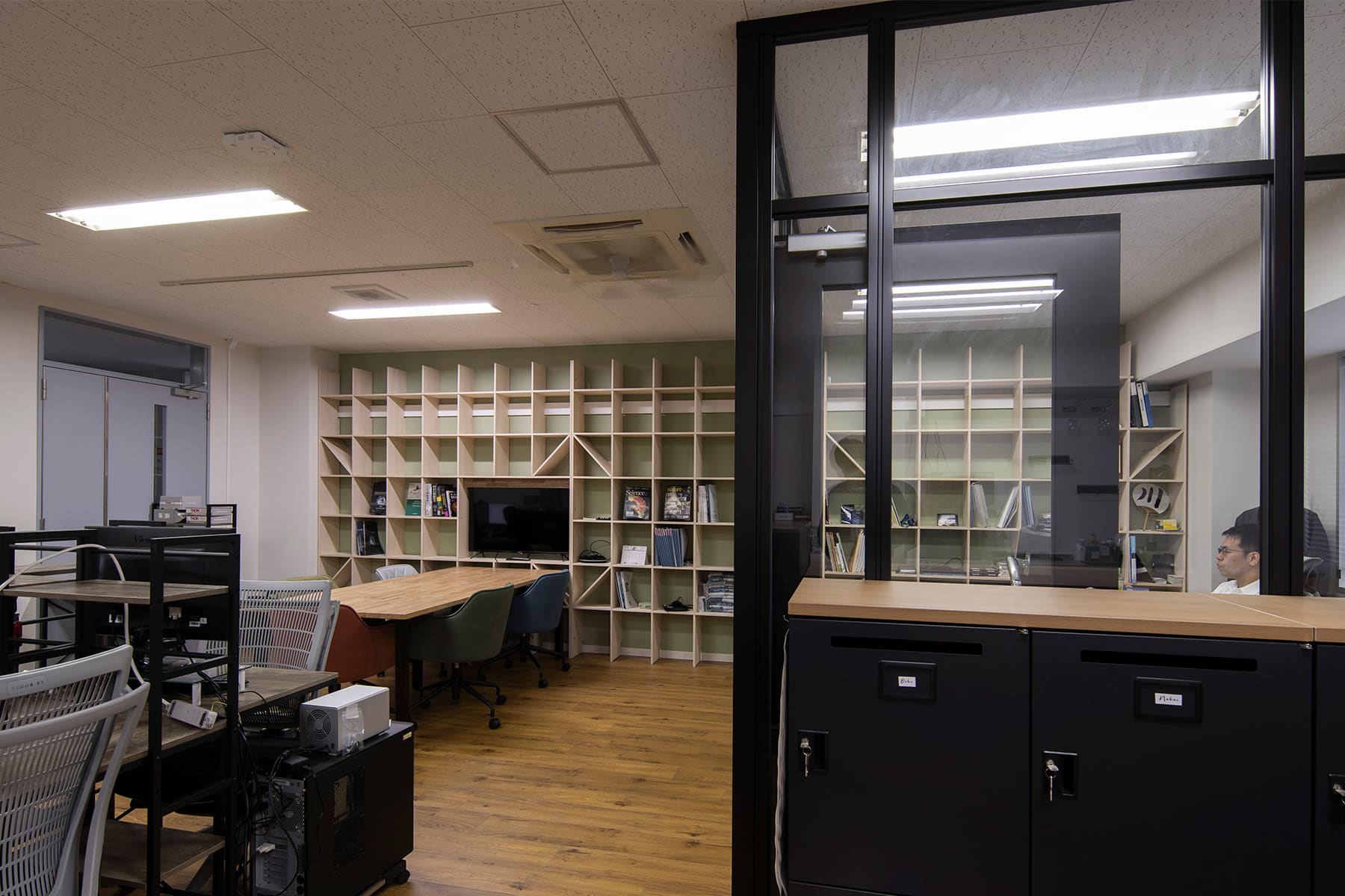 名古屋大学環境医学研究所の本棚 - Shelf 壁一面の本棚 奥行350mm - マルゲリータお客様事例