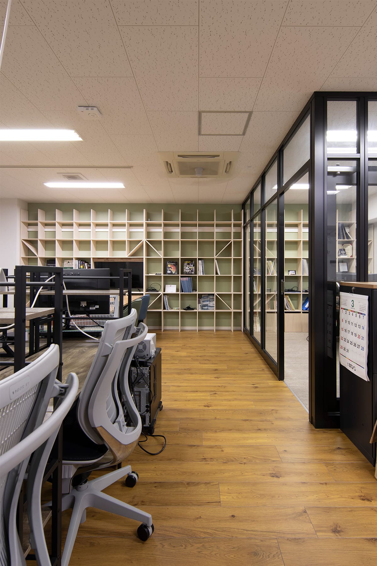 名古屋大学環境医学研究所の本棚 - Shelf 壁一面の本棚 奥行350mm - マルゲリータお客様事例