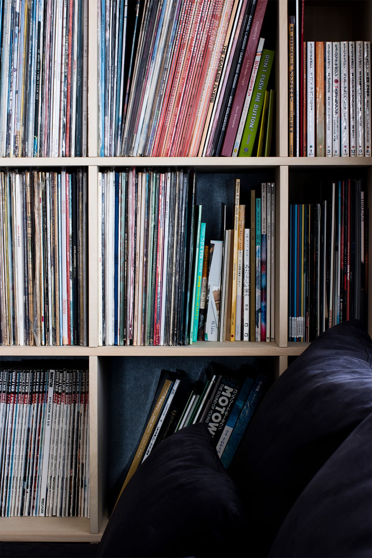 リビングのレコード棚・CD棚 - Shelf 壁一面のコミック本棚 / 壁一面の本棚 奥行350mm - マルゲリータお客様事例