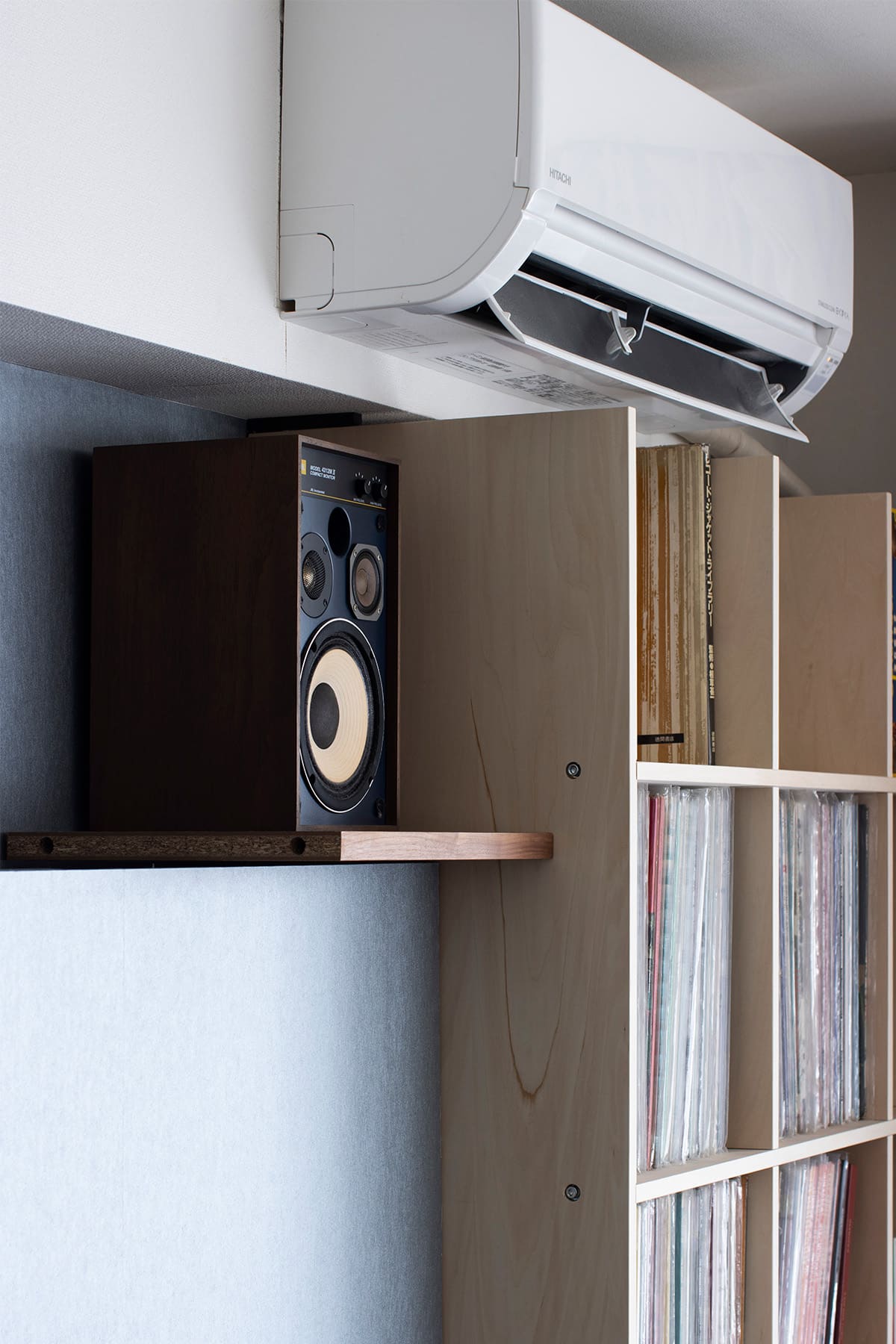 リビングのレコード棚・CD棚 - Shelf 壁一面のコミック本棚 / 壁一面の本棚 奥行350mm - マルゲリータお客様事例