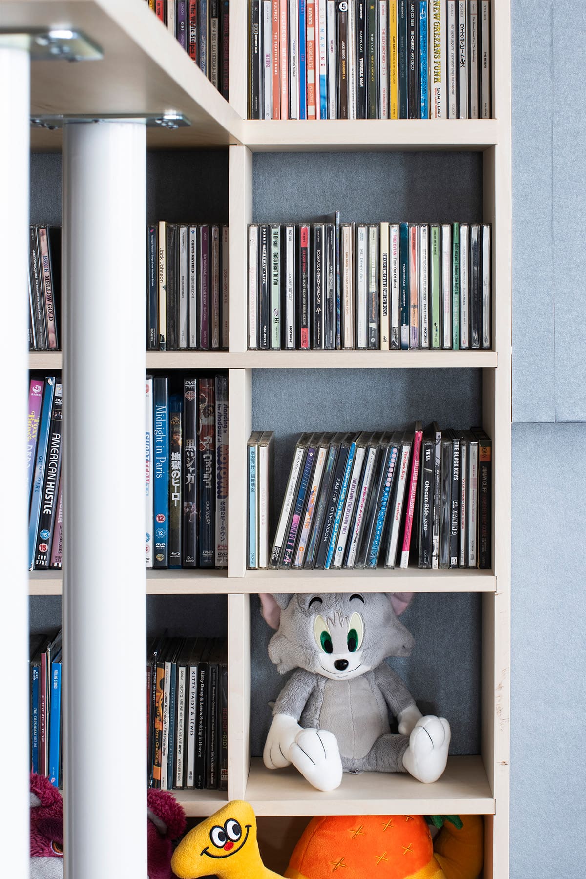 リビングのレコード棚・CD棚 - Shelf 壁一面のコミック本棚 / 壁一面の本棚 奥行350mm - マルゲリータお客様事例