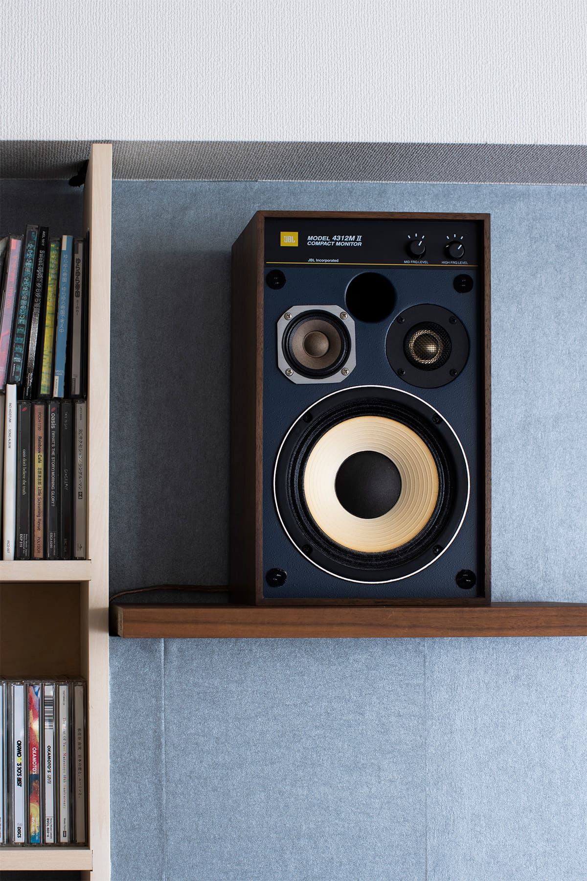 リビングのレコード棚・CD棚 - Shelf 壁一面のコミック本棚 / 壁一面の本棚 奥行350mm - マルゲリータお客様事例