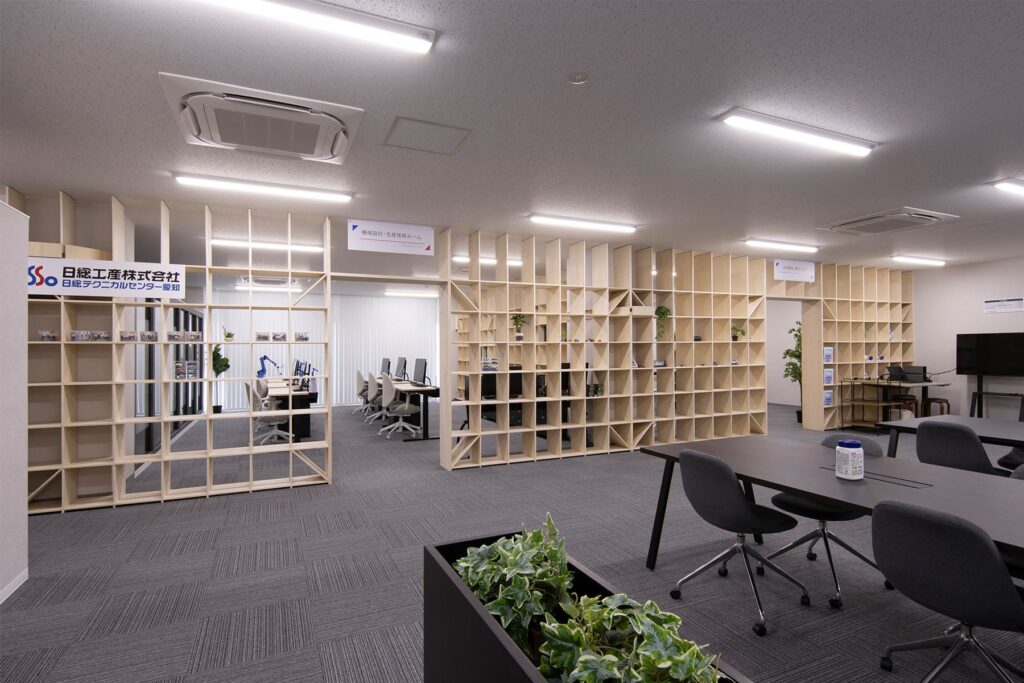 日総工産株式会社 様 - Shelf 壁一面の本棚 奥行350mm - マルゲリータお客様事例