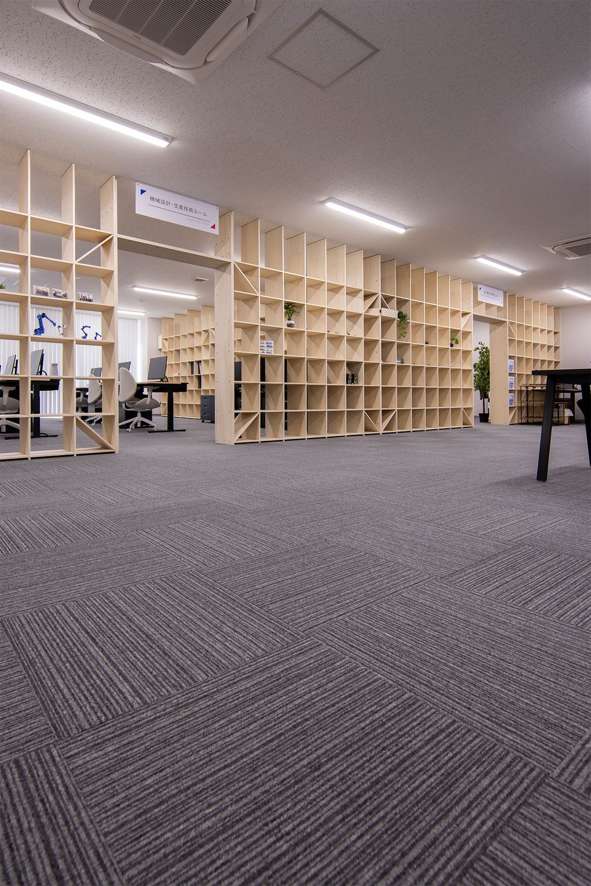 日総工産株式会社 様 - Shelf 壁一面の本棚 奥行350mm - マルゲリータお客様事例