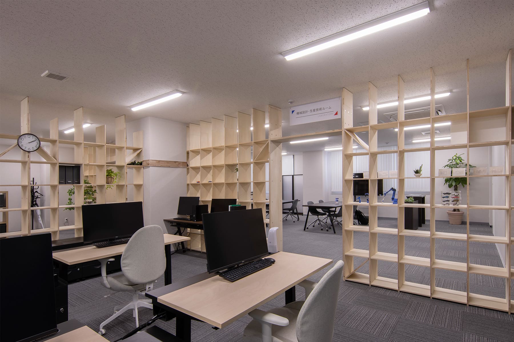 日総工産株式会社 様 - Shelf 壁一面の本棚 奥行350mm - マルゲリータお客様事例