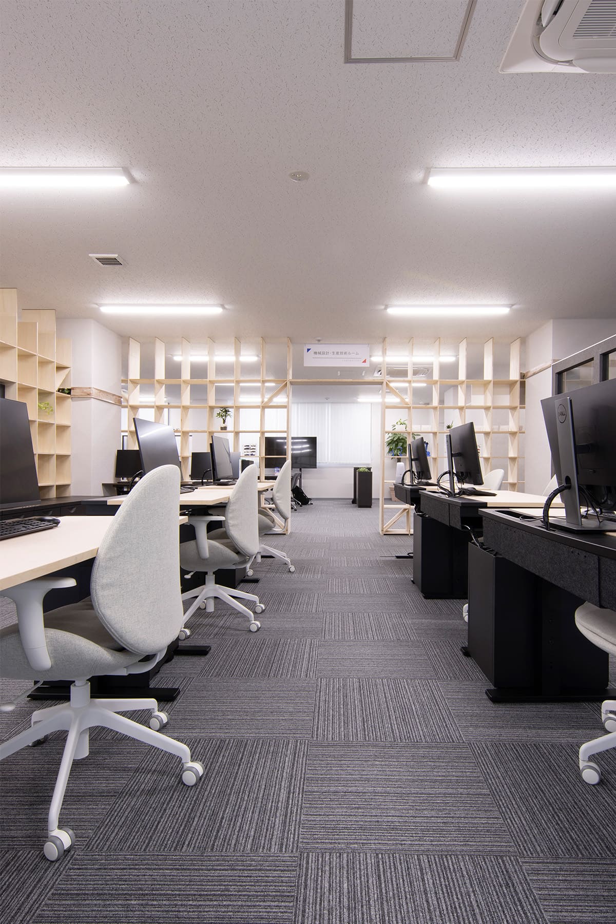 日総工産株式会社 様 - Shelf 壁一面の本棚 奥行350mm - マルゲリータお客様事例