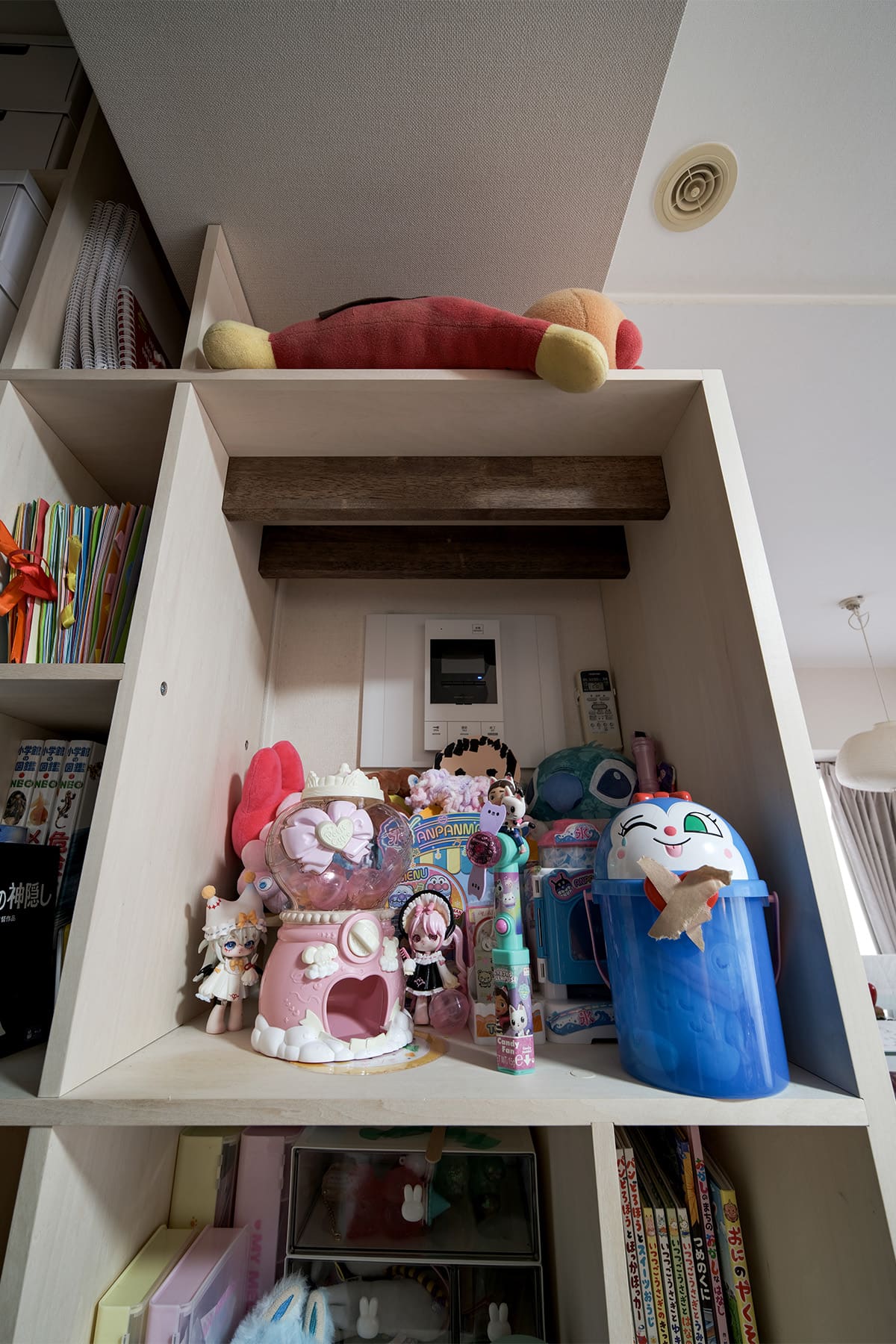 リビングの壁面収納 - Shelf 壁一面の本棚 奥行350mm - マルゲリータお客様事例
