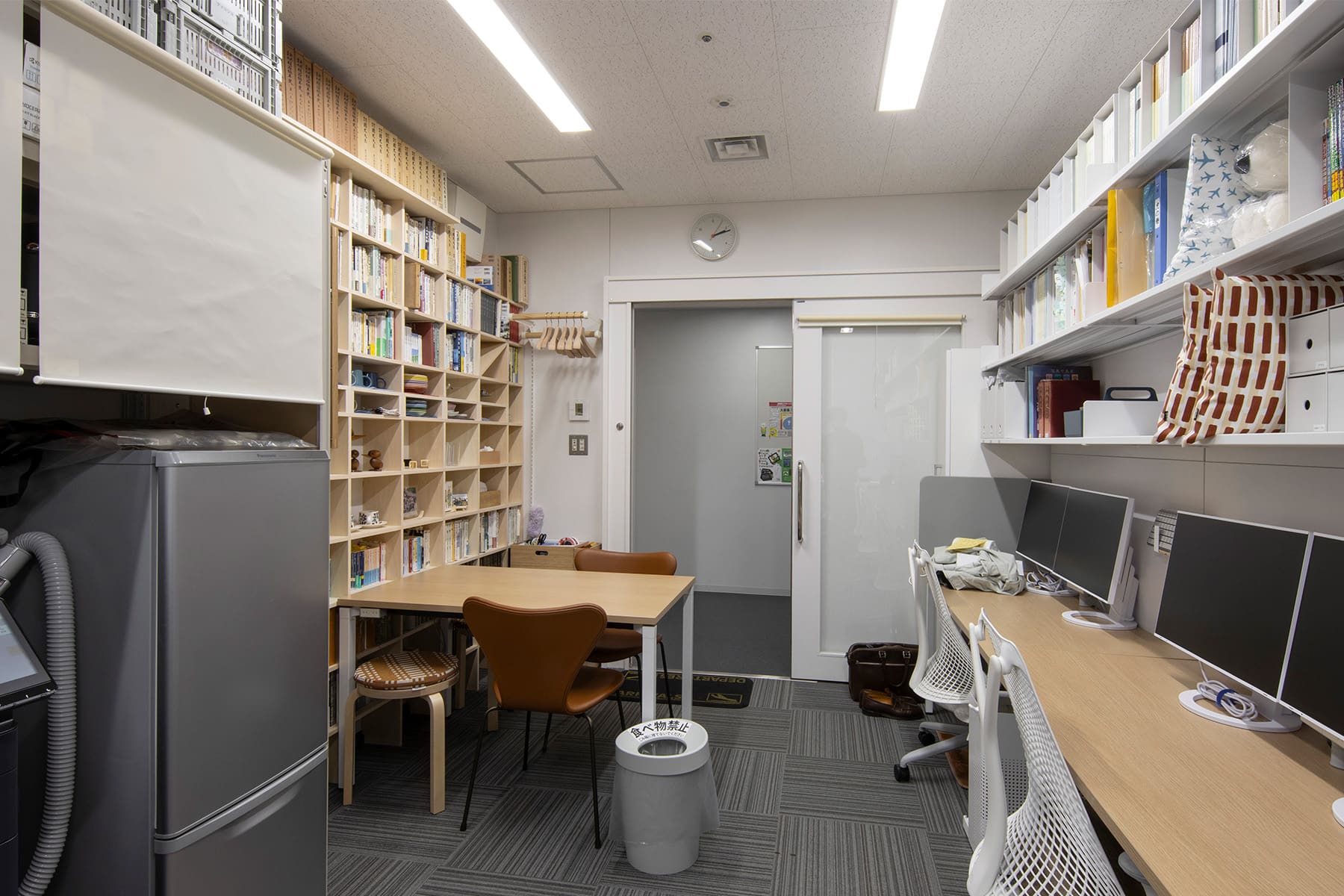 日本大学理工学部まちづくり工学科の研究室 - Shelf 壁一面のA5判本棚 奥行180mm - マルゲリータお客様事例