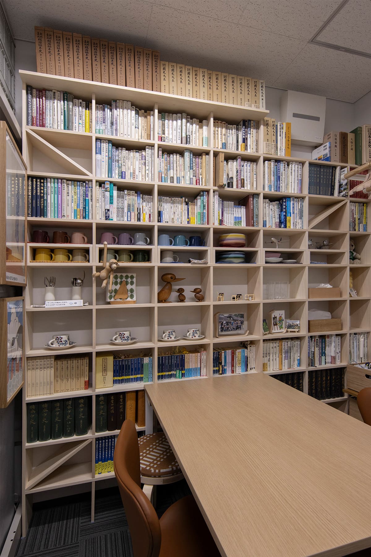 日本大学理工学部まちづくり工学科の研究室 - Shelf 壁一面のA5判本棚 奥行180mm - マルゲリータお客様事例