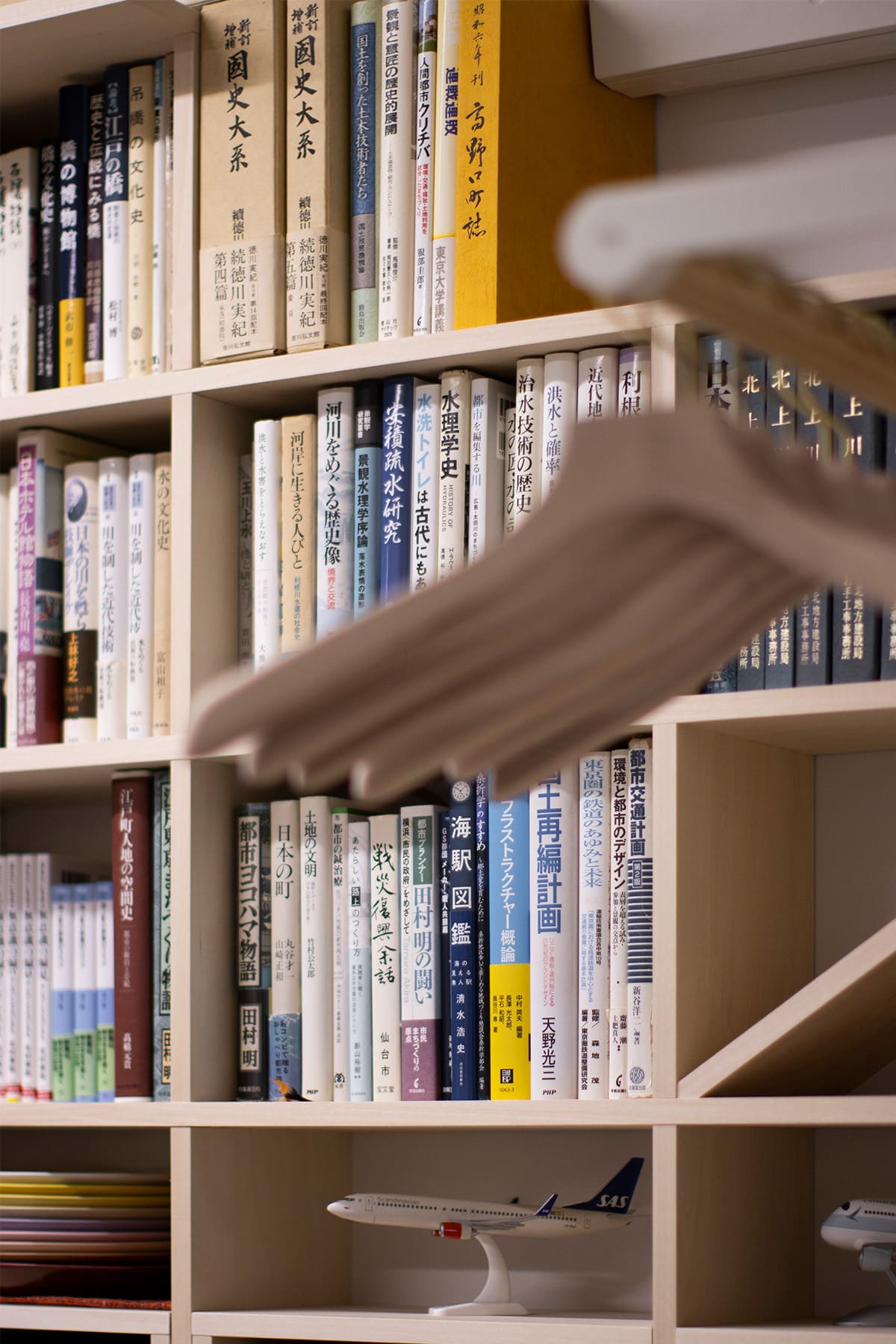 日本大学理工学部まちづくり工学科の研究室 - Shelf 壁一面のA5判本棚 奥行180mm - マルゲリータお客様事例