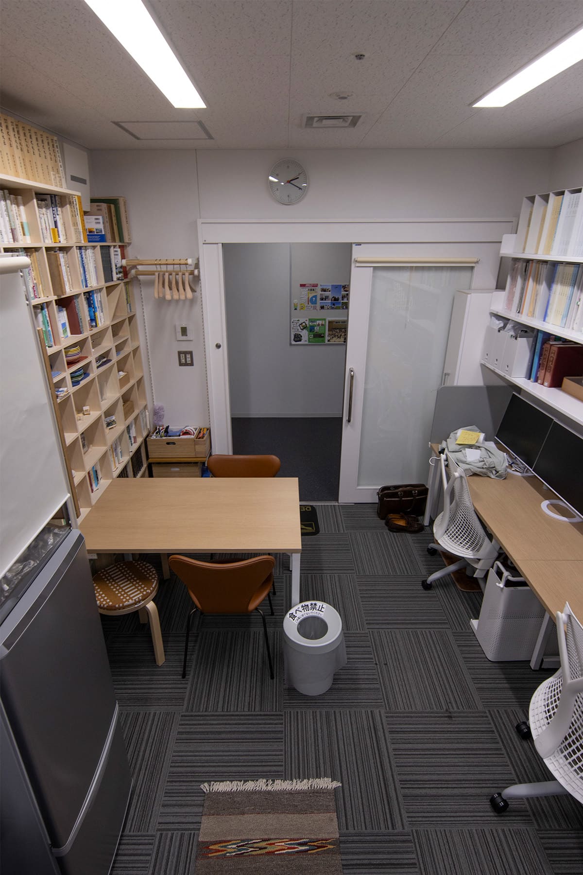 日本大学理工学部まちづくり工学科の研究室 - Shelf 壁一面のA5判本棚 奥行180mm - マルゲリータお客様事例