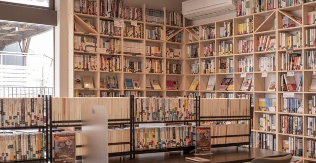 2年ぶりの再訪問「じゃじゃの私設図書館」 – Shelf 壁一面の本棚 – マルゲリータ使用事例