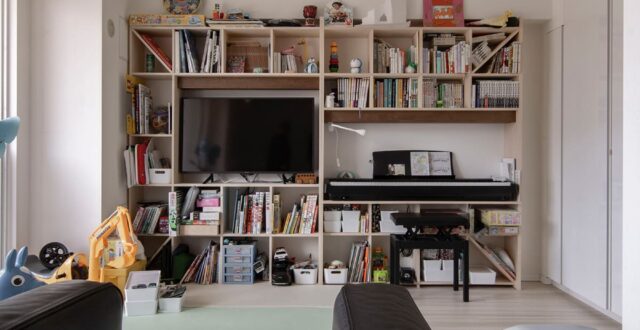 【File 759】TVも電子ピアノも包み込む - Shelf 開口部のある本棚 - マルゲリータお客様事例