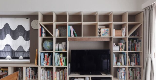リビングのテレビボード - Shelf 壁一面の本棚 奥行350mm - マルゲリータお客様事例