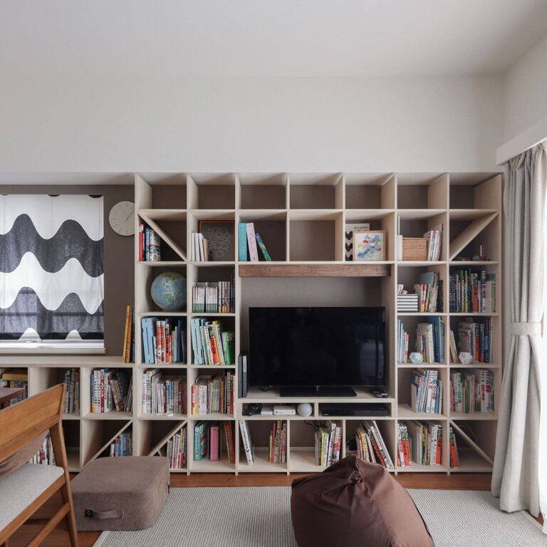 リビングのテレビボード - Shelf 壁一面の本棚 奥行350mm - マルゲリータお客様事例