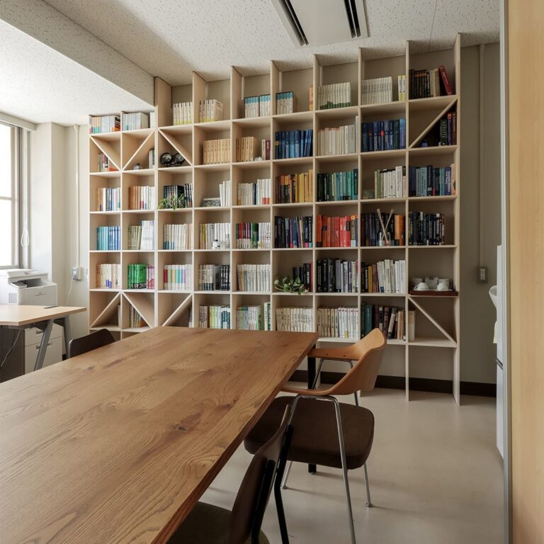 大学の研究室の本棚 - Shelf 壁一面の本棚 奥行250mm - マルゲリータお客様事例