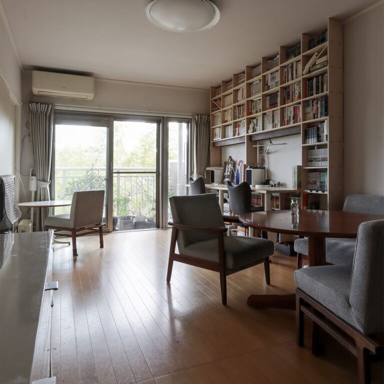 リビング学習のための学習スペース - Shelf カウンター付き本棚 - マルゲリータお客様事例