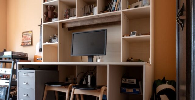 音楽のある書斎を支える壁面構成 - Shelf カウンター付き本棚 - マルゲリータお客様事例