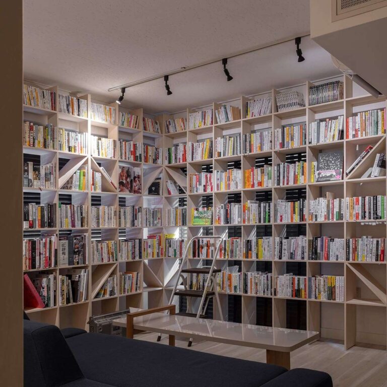 株式会社WORDS様 - Shelf 壁一面の本棚 奥行250mm - マルゲリータお客様事例