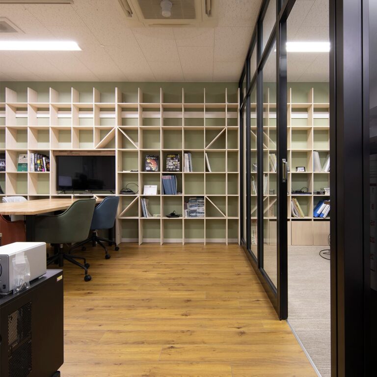 名古屋大学環境医学研究所の本棚 - Shelf 壁一面の本棚 奥行350mm - マルゲリータお客様事例